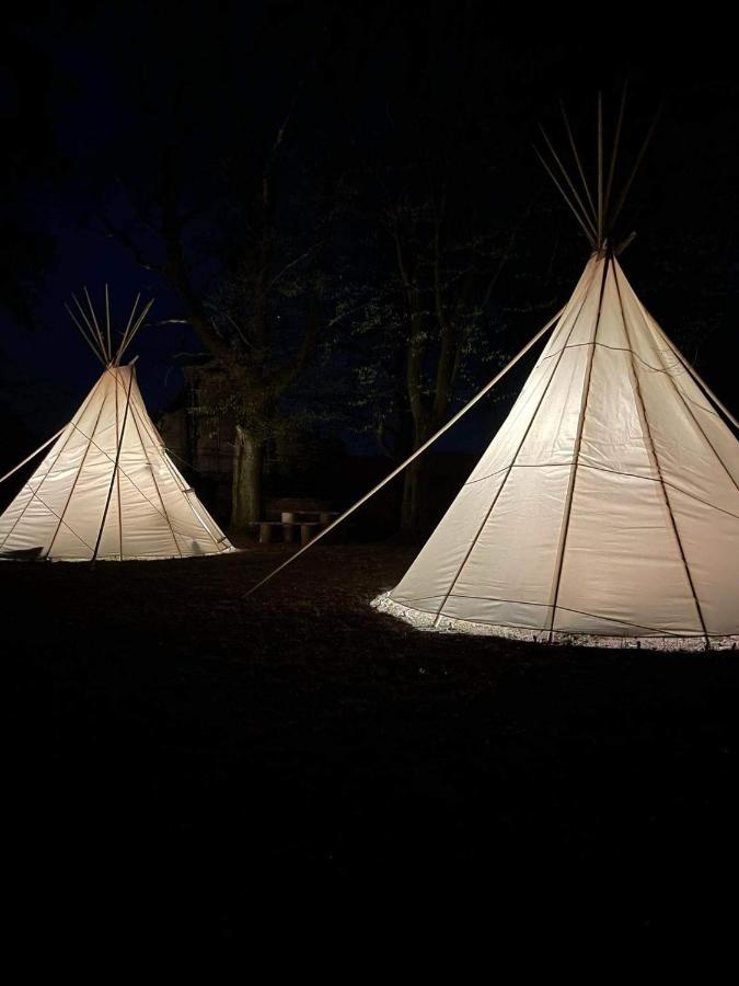 Chateau Moravany - Apartmany, Teepee A Wellness Ronow an der Doubrava Екстериор снимка