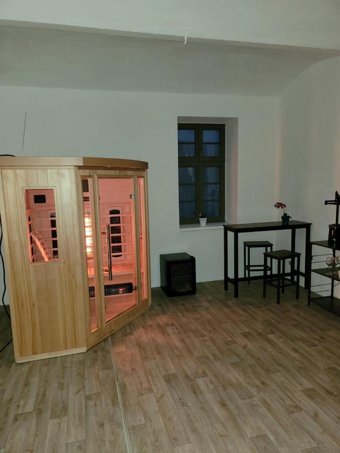 Chateau Moravany - Apartmany, Teepee A Wellness Ronow an der Doubrava Екстериор снимка