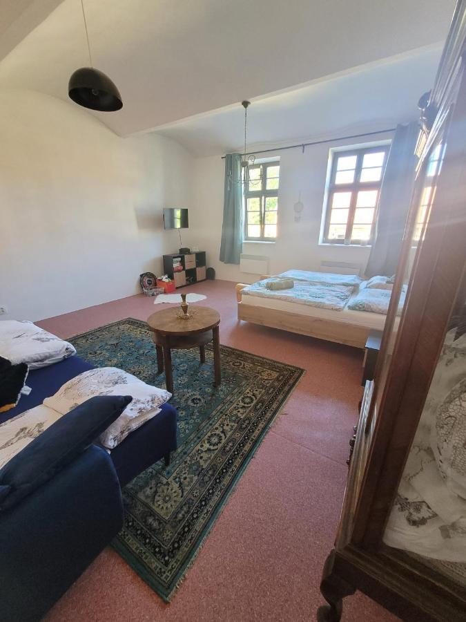 Chateau Moravany - Apartmany, Teepee A Wellness Ronow an der Doubrava Екстериор снимка