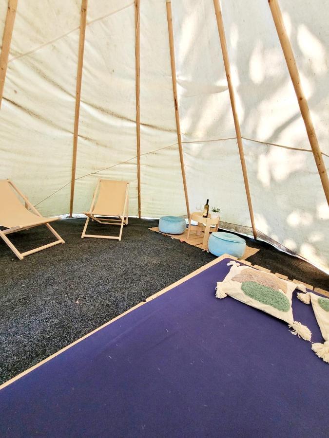 Chateau Moravany - Apartmany, Teepee A Wellness Ronow an der Doubrava Екстериор снимка