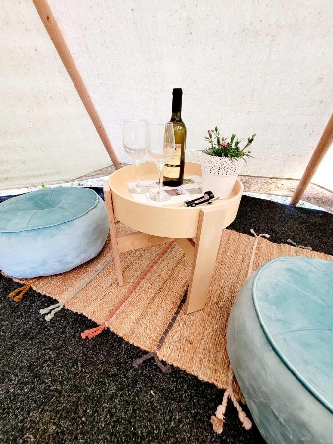 Chateau Moravany - Apartmany, Teepee A Wellness Ronow an der Doubrava Екстериор снимка