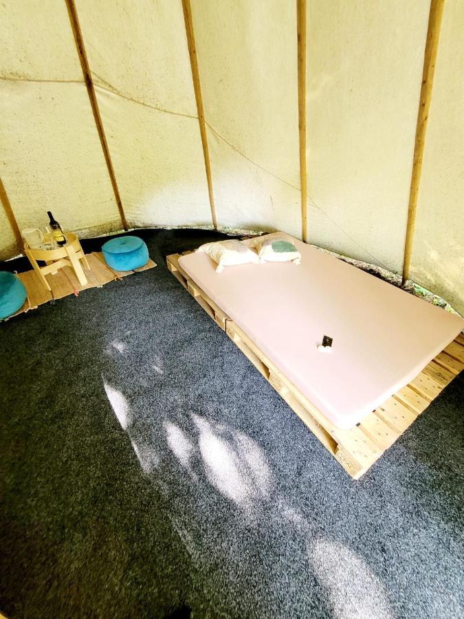 Chateau Moravany - Apartmany, Teepee A Wellness Ronow an der Doubrava Екстериор снимка