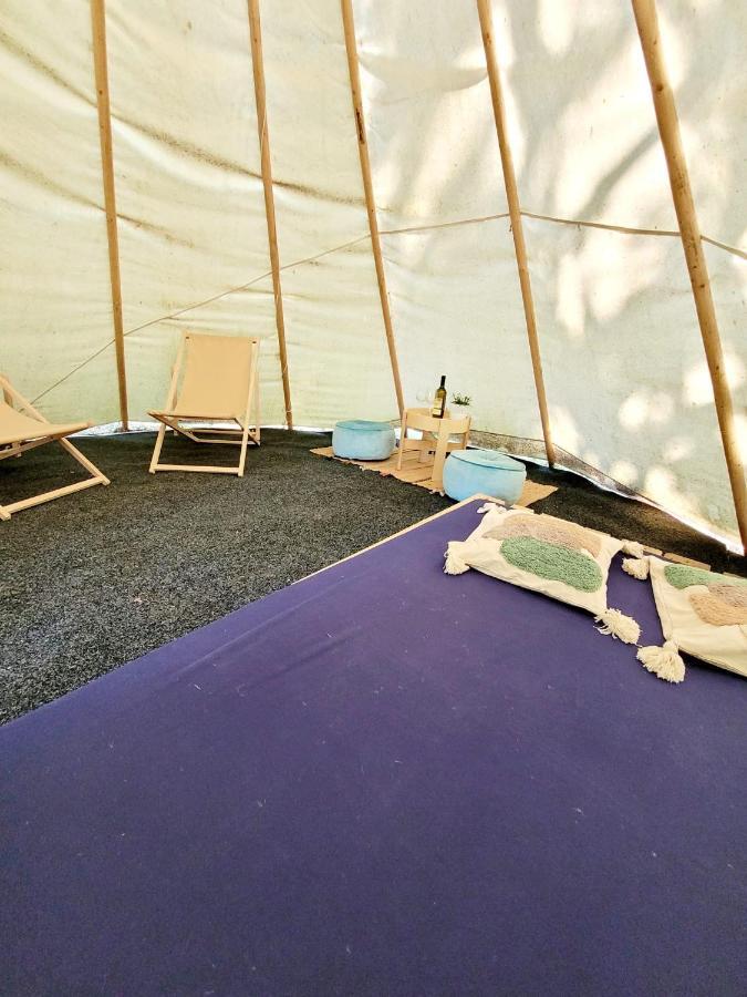 Chateau Moravany - Apartmany, Teepee A Wellness Ronow an der Doubrava Екстериор снимка