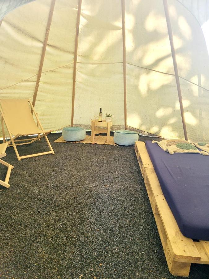 Chateau Moravany - Apartmany, Teepee A Wellness Ronow an der Doubrava Екстериор снимка
