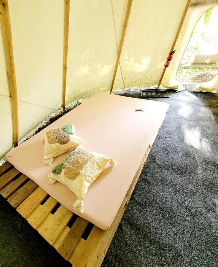 Chateau Moravany - Apartmany, Teepee A Wellness Ronow an der Doubrava Екстериор снимка