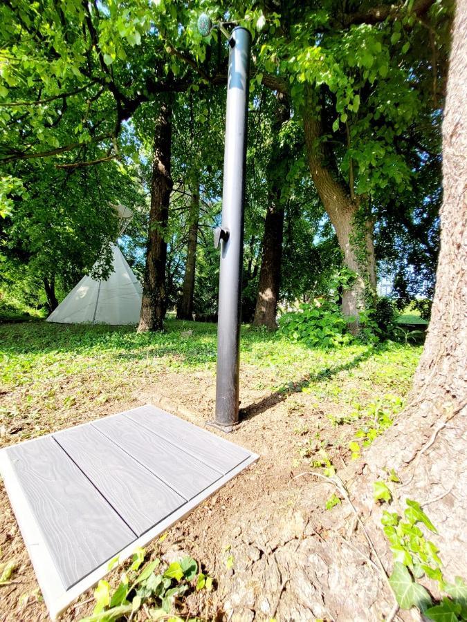 Chateau Moravany - Apartmany, Teepee A Wellness Ronow an der Doubrava Екстериор снимка