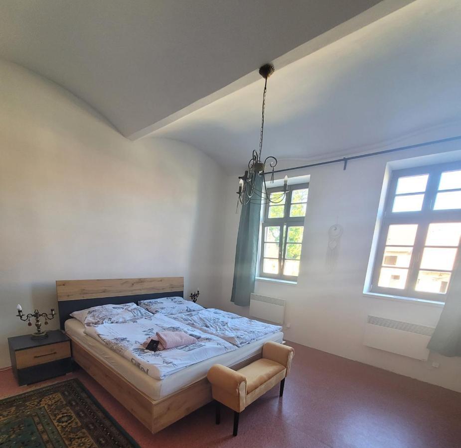 Chateau Moravany - Apartmany, Teepee A Wellness Ronow an der Doubrava Екстериор снимка